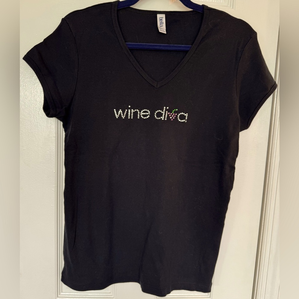 Women’s Short Sleeve V-neck Novelty T-Shirt with “Wine Diva” in rhinestones Lg.